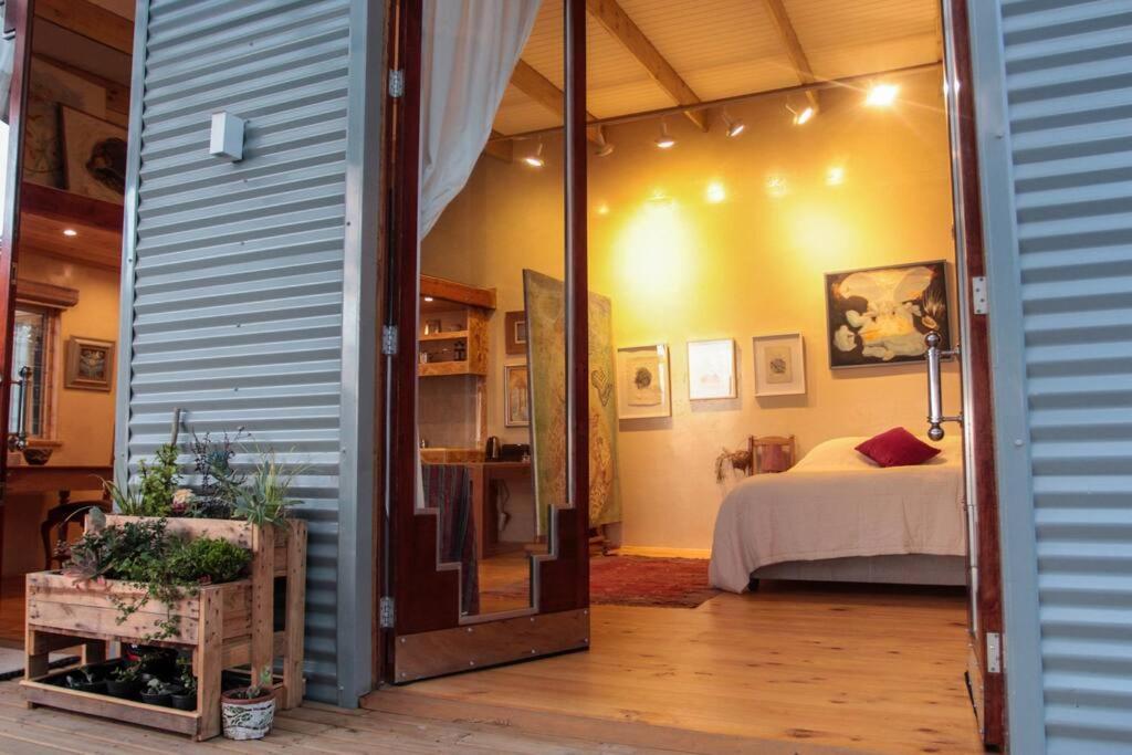 Quirky Eco-Friendly Artist Studio เคปทาวน์ ภายนอก รูปภาพ