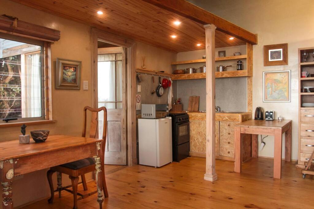 Quirky Eco-Friendly Artist Studio เคปทาวน์ ภายนอก รูปภาพ